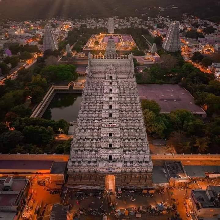  #AncientTemples  #ArunachaleswaraTemple #TheFireColumn It’s one of the Pancha Bhoota Sthalams (5 sacred temples) which represent the five basic elements of life - Earth, Fire, Water, Air and Sky and is one of the most sacred Shaivite temple representing the element Fire.