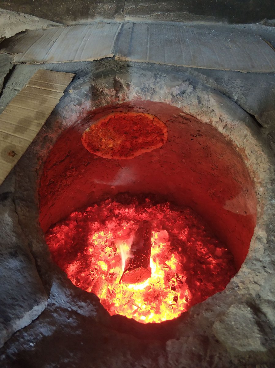 antakyafoto's tweet photo. Tandir ve biberli ekmek Hatay'ın vazgeçilmezlerinden 🧿#hatay #antakya #madeinhatay https://t.co/juLs1B70l5