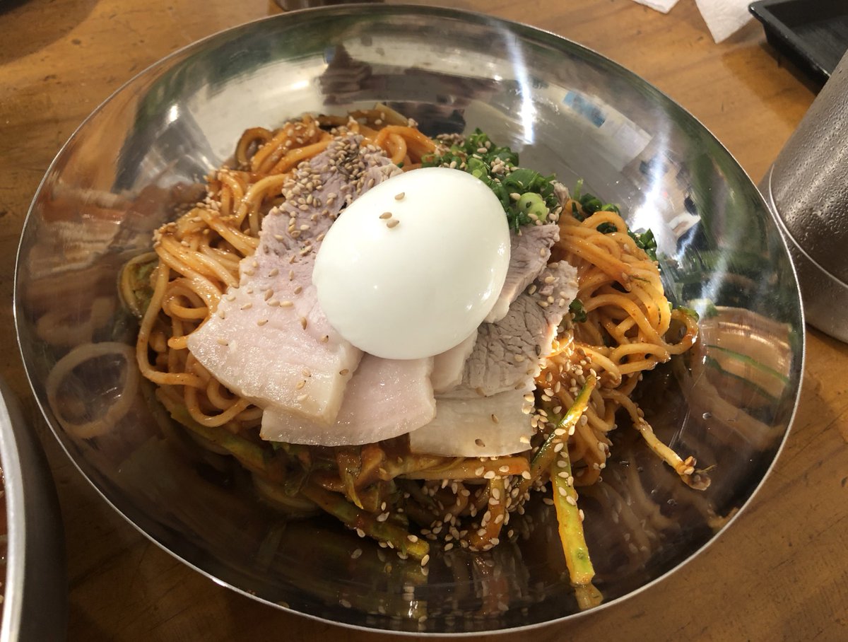 yuminiemin's tweet photo. 왕십리에서 자취하는 친동생 밥사주러 왔다가 알게된 곳. 내가 간 곳 중, 서울에서 제주 음식을 가장 잘하는 곳인 거 같다. 제주의 상징 한라산 소주도 있으나 낮술은 자제하는 걸로.. https://t.co/PC0l5uLzS1
