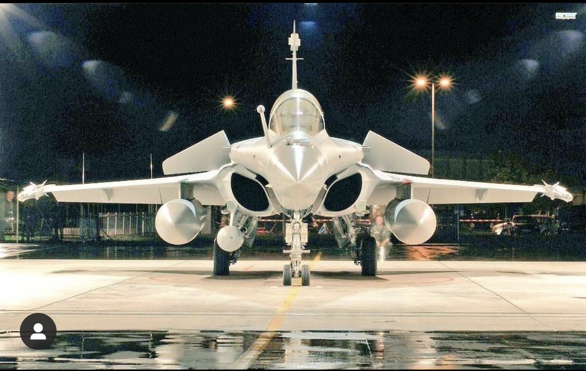 The Game Changer #RafaleJets -5 reaches Ambala..
#RafaleInIndia 
#1YearOfModi2 
#JaiHind