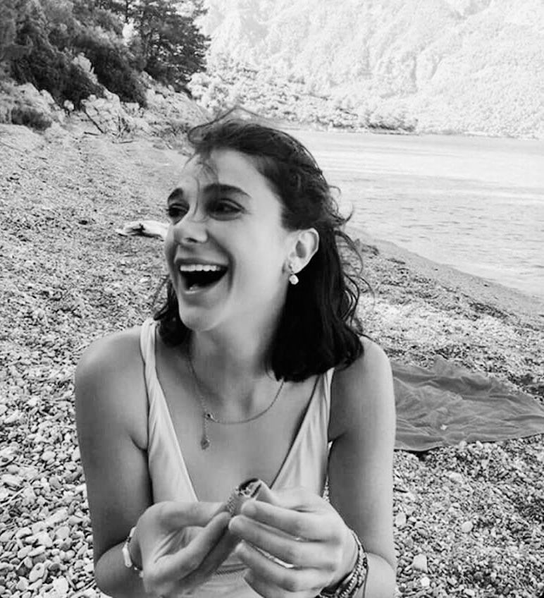 This challenge started in Turkey after Pınar Gültekin was found five days after her disappearance in July 16th. Gültekin’s body was placed in a barrel, which was then burned and poured concrete on, in a forest by Cemal Metin Avcı, a married man with a kid.  #pinarcakiricinadalet