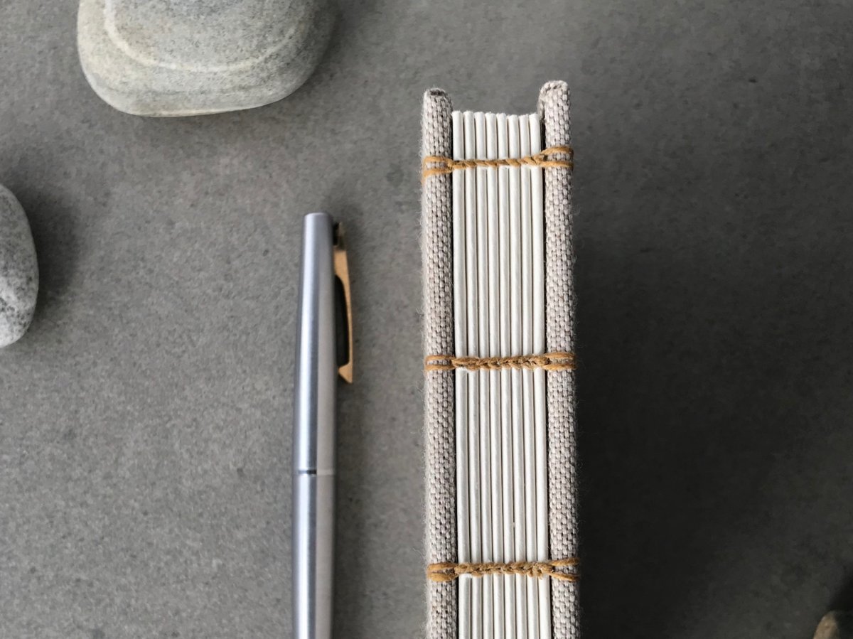 HelloFlorrie's tweet photo. Morning #earlybiz ☕
I've newly listed notebooks and vintage pens listed to my @EtsyUK shop - pop by for a browse 👇
https://t.co/YEkdfjcRdF
#vintageetsy #vintageshowandsell #ecopen #writers #giftforwriters https://t.co/eim1ei9cLW