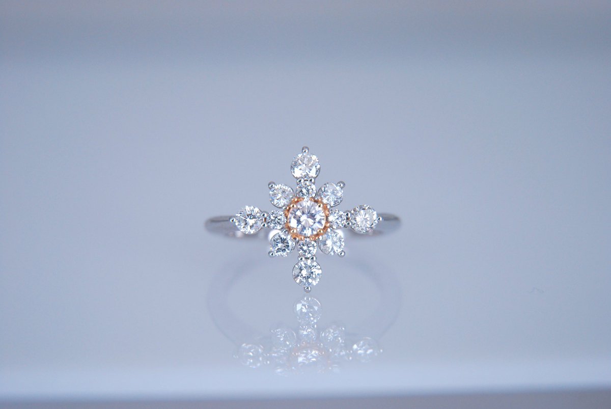 ryu___11111's tweet image. 鉱脈閉山決定!!
ますます希少価値が高まるピンクダイヤモンド
ダイヤ20万個の中で1個見つかる程度と言われるほど元々希少価値が高いピンクダイヤですが、今後さらに高まる傾向にあります。
#diamond #pinkdiamond  #colourDiamond #カラーダイヤ #贅沢  #宝石 #ジュエリー #jewelry #宝石好き