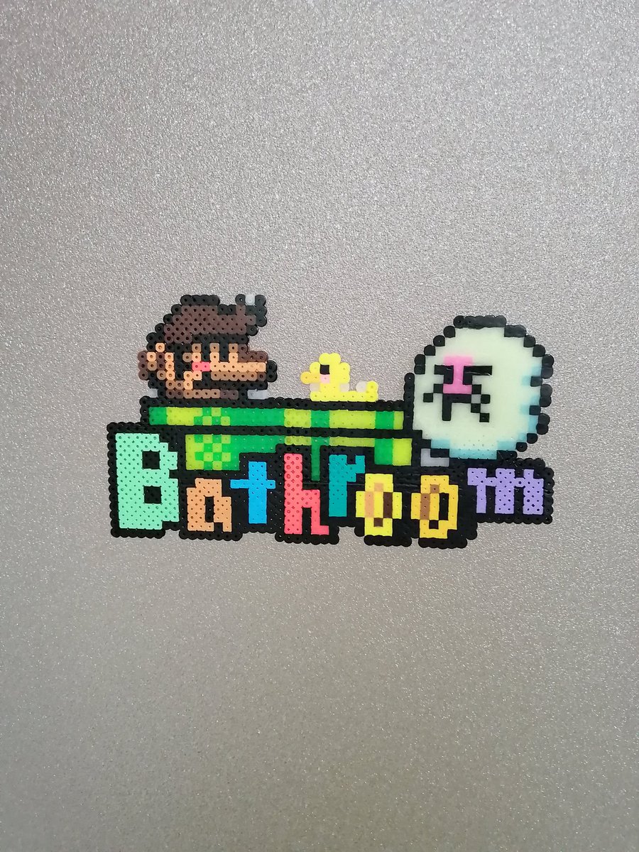 ぎゃり 部屋のトイレと風呂のドア 殺風景なので前にtwitterで見たのを参考に看板作ってつけてみた テレサは夜行素材なのでぼんやり光る アイロンビーズ スーパーマリオ