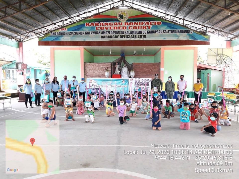 pro13caraga's tweet photo. Surigao CPS personnel conducted community outreach program through dialogue regarding the rights of children and IATF resolution No. 43 “Movement of Persons” together with the KKDAT Officers held at Covered Court, Brgy. Bonifacio, Surigao City. @DIPOEM1 @pnppio @PCADG_PNP https://t.co/nTgSjheCHl