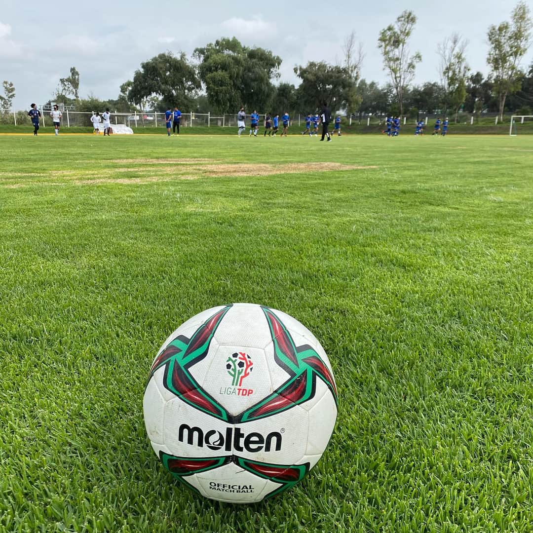 CristobalUr_'s tweet photo. Habro hilo... Como empezaron a jugar en un equipo de fútbol.... https://t.co/gyszIvyQGx
