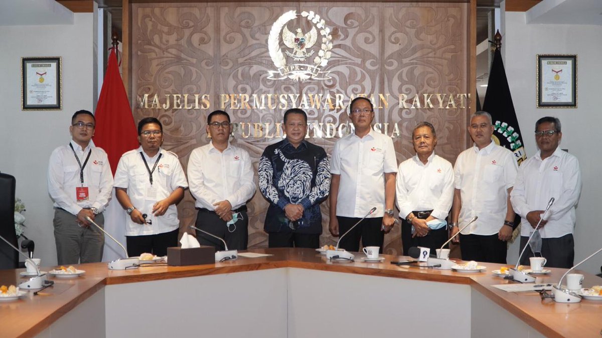 AsepASanusi2's tweet photo. Rabu 29 juli 2020. FKDB diterima oleh Majelis Permusyawaratan Rakyat Republik Indonesia (MPR RI)  untuk Audensi program kerja FKDB  di gedung MPR RI. https://t.co/5QJDF2qFyf