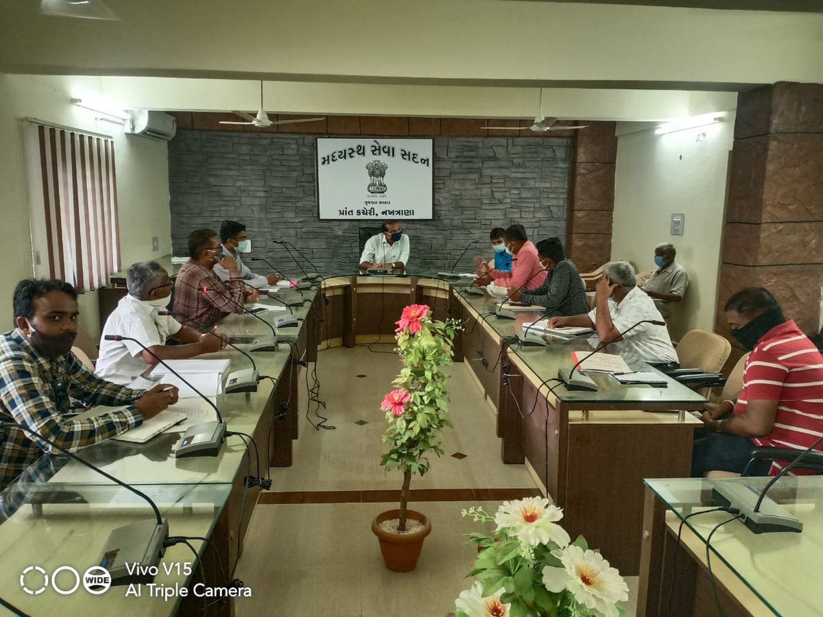 PNakhatrana's tweet photo. તા.૨૮/૦૭/૨૦૨૦ ના રોજ ઘીણોધર ડુંગર અને થાન જાગીરના વિકાસકામો બાબતે તાલુકાના અધિકારીશ્રીઓ, ફોરેસ્ટ વિભાગ, મહંતશ્રી, સરપંચશ્રી, આર્કિટેક્ટ સાથે મિટિગ યોજી. @CollectorKutch @pkumarias @CMOGuj @vijayrupanibjp @Bhujmahiti @PravinsinghJai2 https://t.co/bPtCFK0W9W