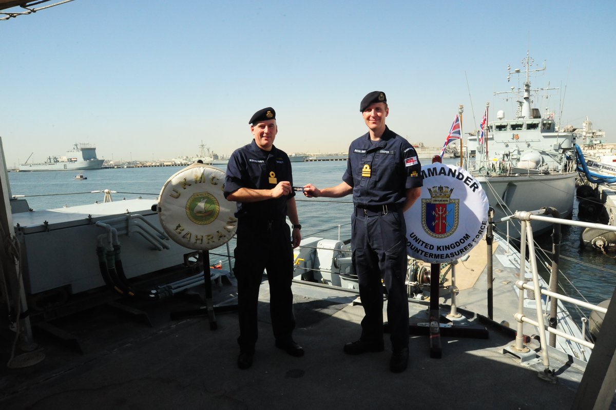 COMUKMCMFOR's tweet image. Leading the way. 

COMUKMCMFOR, Commander Talbot, and his Chief of Staff Lieutenant Commander Cooper, receive the @RoyalNavy Sea Command and Principle Warfare Officer badges in #Recognition of their respective career achievements.