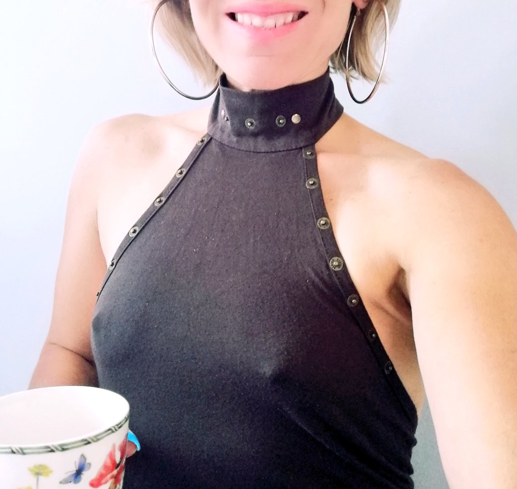 LifePepita's tweet photo. Coucou, Une petite journée avant mon départ en vacances, j'ai hâte ! Et vous ? C'est pour bientôt ou déjà fait ? Je prends le temps d'un #café ensemble
Belle journée à tous 🌺
#sourire #love #Merci
#top #creoles #sexytime #dosnu https://t.co/cnZptZCabC