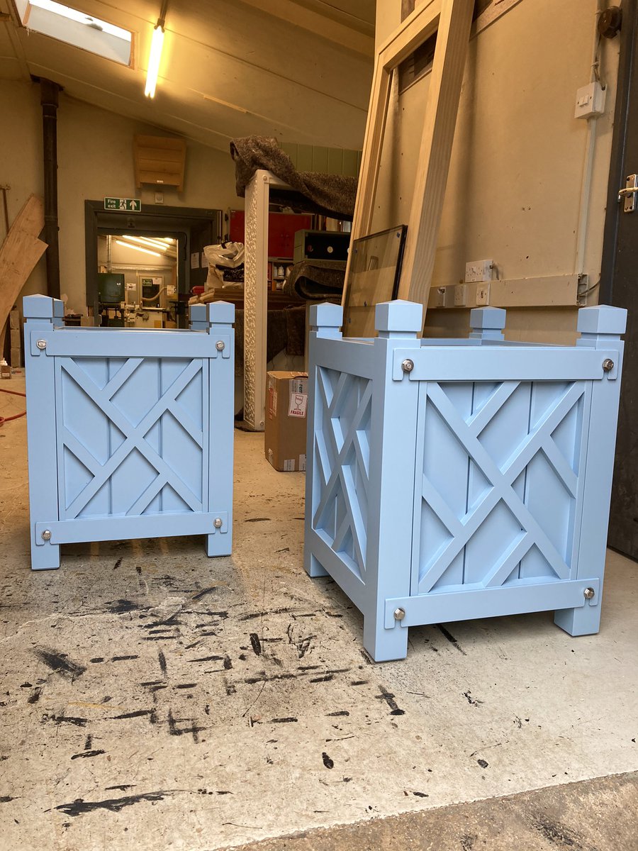 Oxfordplanters's tweet photo. Wolfson Planters with one removable side per planter #clever  #madeforyou #madebyus #thegotocompanyforbespoke https://t.co/D6aNLmZwEf