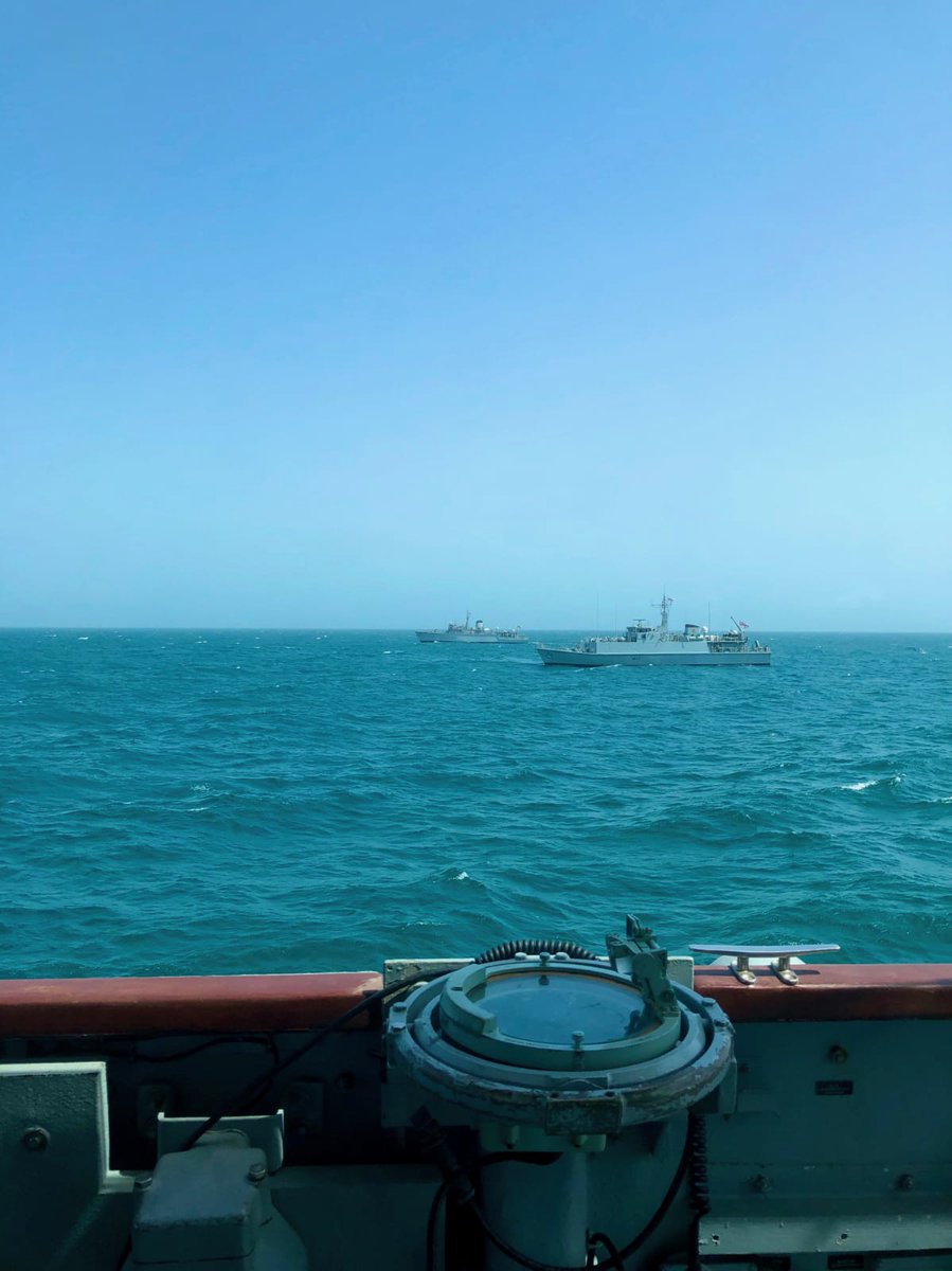 Don’t you, forget about me. @HMSLedbury and @HMSBlyth meet up with @HMSShoreham and @HMSBrocklesby while on their way home, to have one final family photograph. @RoyalNavy #family