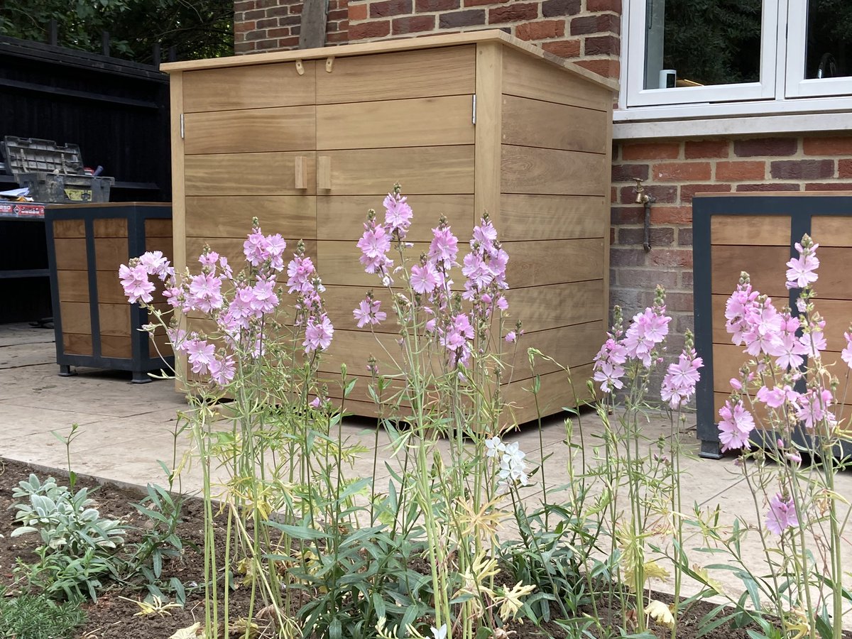 Oxfordplanters's tweet photo. Beautiful Garden Storage, &amp; Mr AFT of course 😉 @FisherTomlin  #madeforyou #madebyus #thegotocompanyforbespoke https://t.co/XhHdWuXHXW