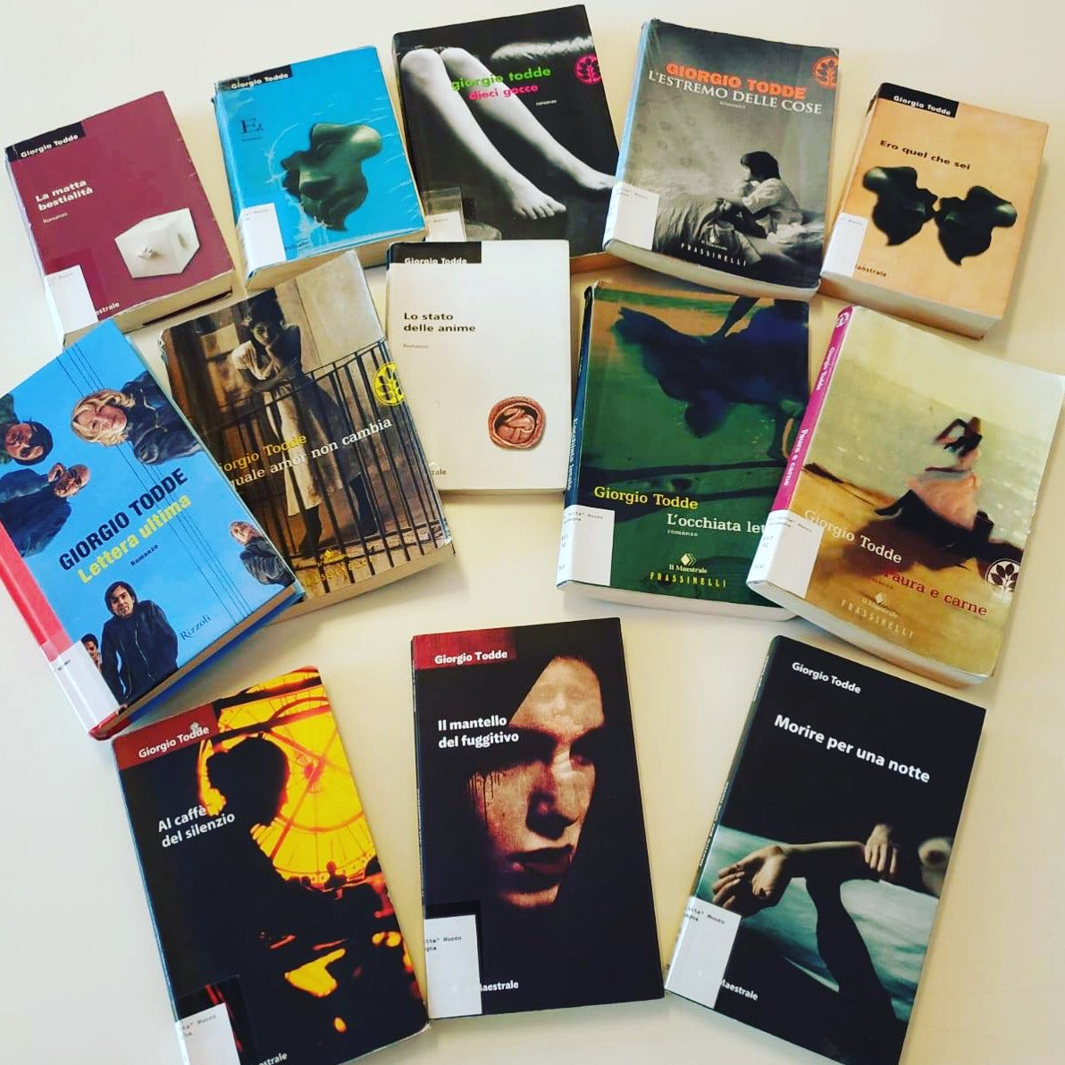 bibliotecasatta's tweet photo. Giorgio Todde ci ha lasciato oggi.
Il suo mestiere non era scrivere, ma era uno scrittore, oltre che un medico. Se n'è andato oggi a 68 anni, ma ci ha lasciato più di un segno con le sue opere. https://t.co/GktZgJdvpE