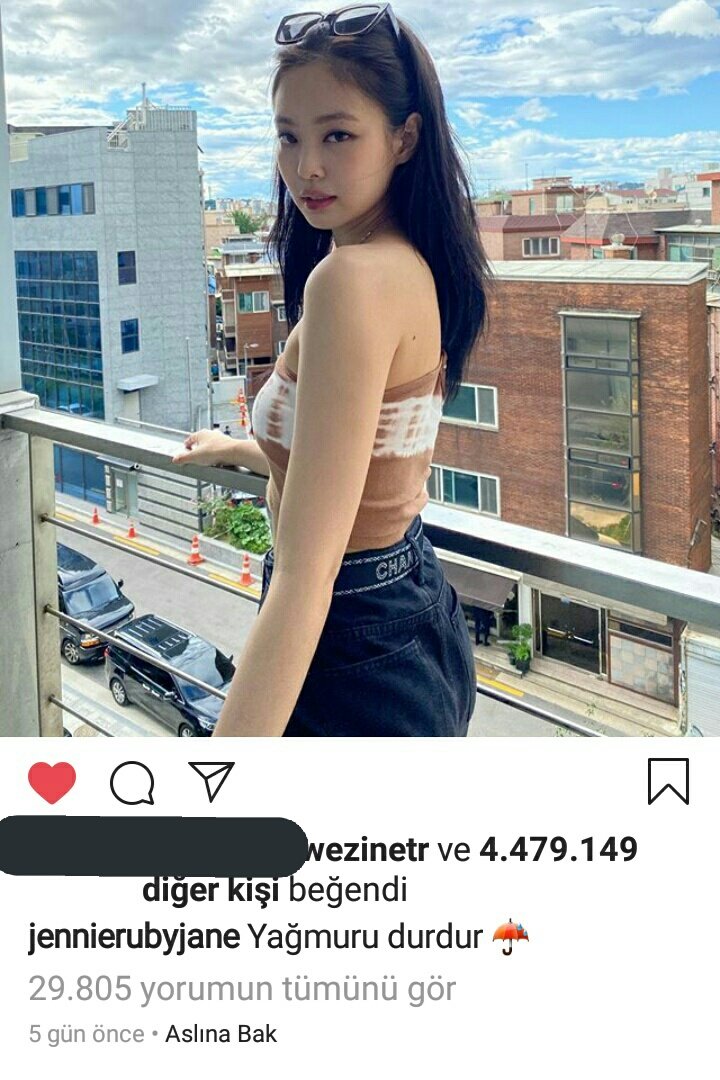 Bu aralar Jennie gönderilerinin altına yağmuru durdurun gibi şeyler yazıyor acaba ne demek istiyor
