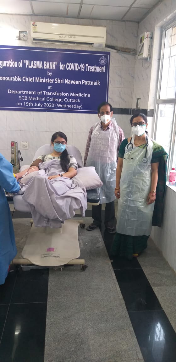 HFWOdisha's tweet photo. We salute the spirit of our Covid Warrior, a student of 
SCB Medical College &amp; Hospital, who has recovered from #COVID19 and donated Plasma today.

She is the first lady Plasma Donor of our State. https://t.co/Askos9sBrJ