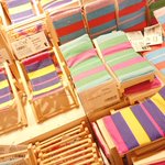 いろいろなかわいい雑貨が置いてあるフライングタイガー。かわいいミニチュア用のベッドなども。