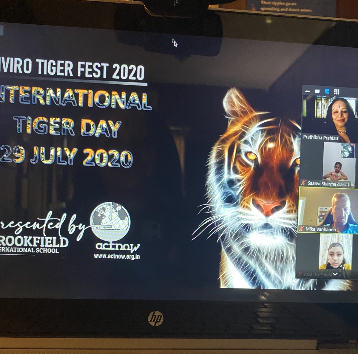 LoveDIAF's tweet photo. Celebrated artiste @PrathibhaP was guest of honour at #WorldNatureConservationDay #EnviroFest #TigerDay She spoke of imperative need to live minimally & in harmony with nature. Manโs greed has destroyed our nature, forest cover & precious animal life.#InternationalTigerDay2020 https://t.co/g6QVnV2nyC