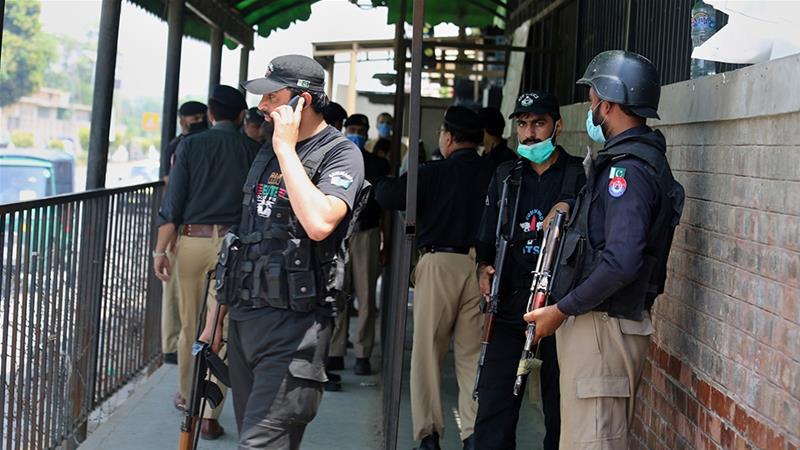 AJENews's tweet photo. Man shot dead for 'blasphemy' in Pakistan courtroom https://t.co/ai2wbp65qv https://t.co/ihv1I0q6to
