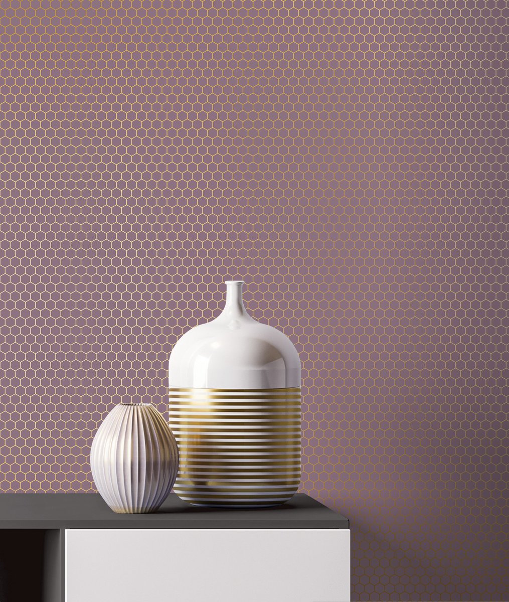 Formed from a series of one simple #geometric shape and combined with a luxurious foil background, ‘Hexagon’ creates a sensuous, decadent feel. Non-intrusive, yet elegant.
More #colour choices available at fardis.com/product/12134.…
#fardis #wallpaper #geometrics #shapes
