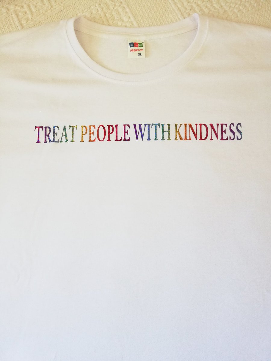 🌈TREAT PEOPLE WITH KINDNESS🌈

★ holographic vinyl ✨

★ For any doubt or request send me a dm

★ If you like it, please share this tweet🥰

★ Tag someone who might like💙

The orders for the holographic vinyl t-shirts will be stopped until September due to personal issues😢