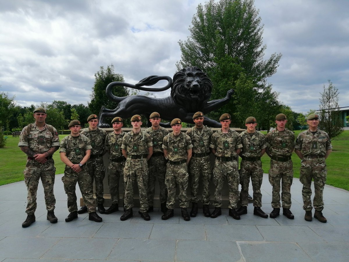 ChrisSynDD's tweet photo. Proud to stand with the Lions of England today. @LANCS_REGT @LancsInfantry #DukeofLancasters https://t.co/OAcICTt8Hc