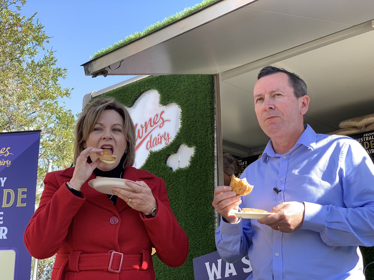 Cheddar cheese manufacturing will return to WA, benefiting 45 local dairy farmers and the WA workforce. Murray-Wellington MLA Robyn Clarke and Premier Mark McGowan enjoy a cheese toastie in Brunswick.🧀