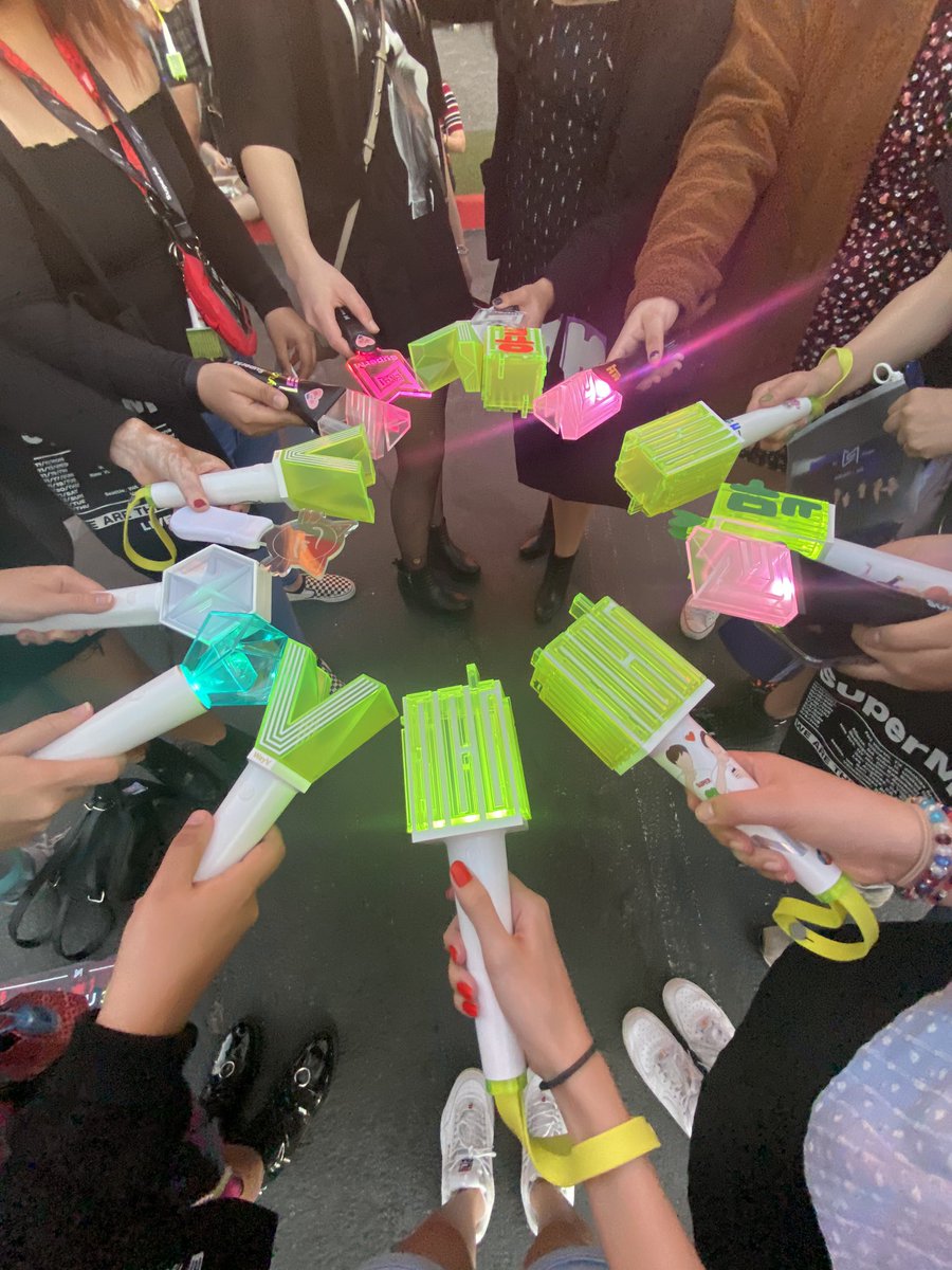 SuperM_IR's tweet photo. Look at these beautiful picture😍

We are SuperM🤟🏻

#300DaysWithSuperM 
#슈퍼엠_데뷔_300일_축하해 https://t.co/0T1Y9j2r2J