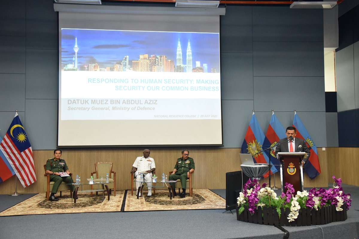 nrc_official_19's tweet photo. 29 Jul. Statesman III Seminar. Collaboration effort by NRC &amp; NDUM. KNA by SG MinDef. Speakers were Dato Seri Ir Dr Zaini Ujang (SG KAS), Dato Hj Zainal Azman Abu Seman( SG MOA), and Ir Dato Fauzi Hassan. Seminar themed, Human Security.The moderator was Prof Ruhanas Harun. https://t.co/36UrH1fVjW