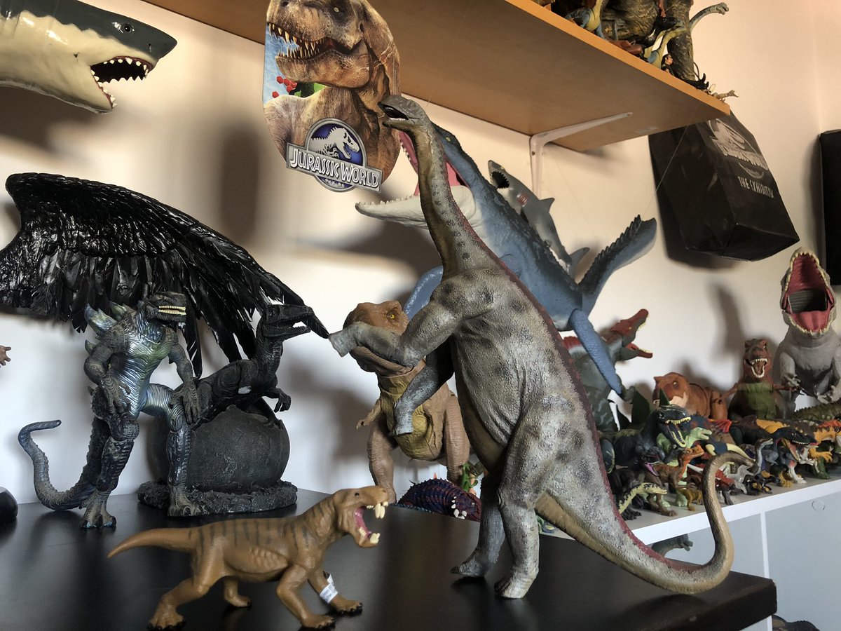 hallegrosso's tweet photo. Dinogorgon de #schleich y Jobaria tiguidensis de #Eduland se unen a Halle Park ๐คฉ https://t.co/aqwMDy93Bm
