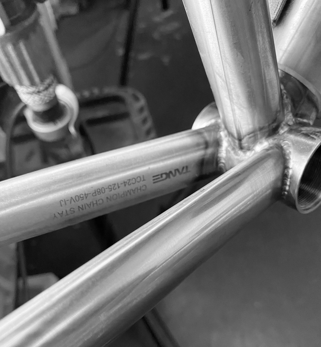 MULLERjapan's tweet photo. Made in Japan 🇯🇵 project.
スパイラルクロモリロード
Coming soon!!
#msp 
#spiral #chromolyframe #roadbike #longdistance #hillclimb #enjoyriding #enjoytouring #mullerjapan #mullerjapanbikes https://t.co/G1GUIF9Rr1