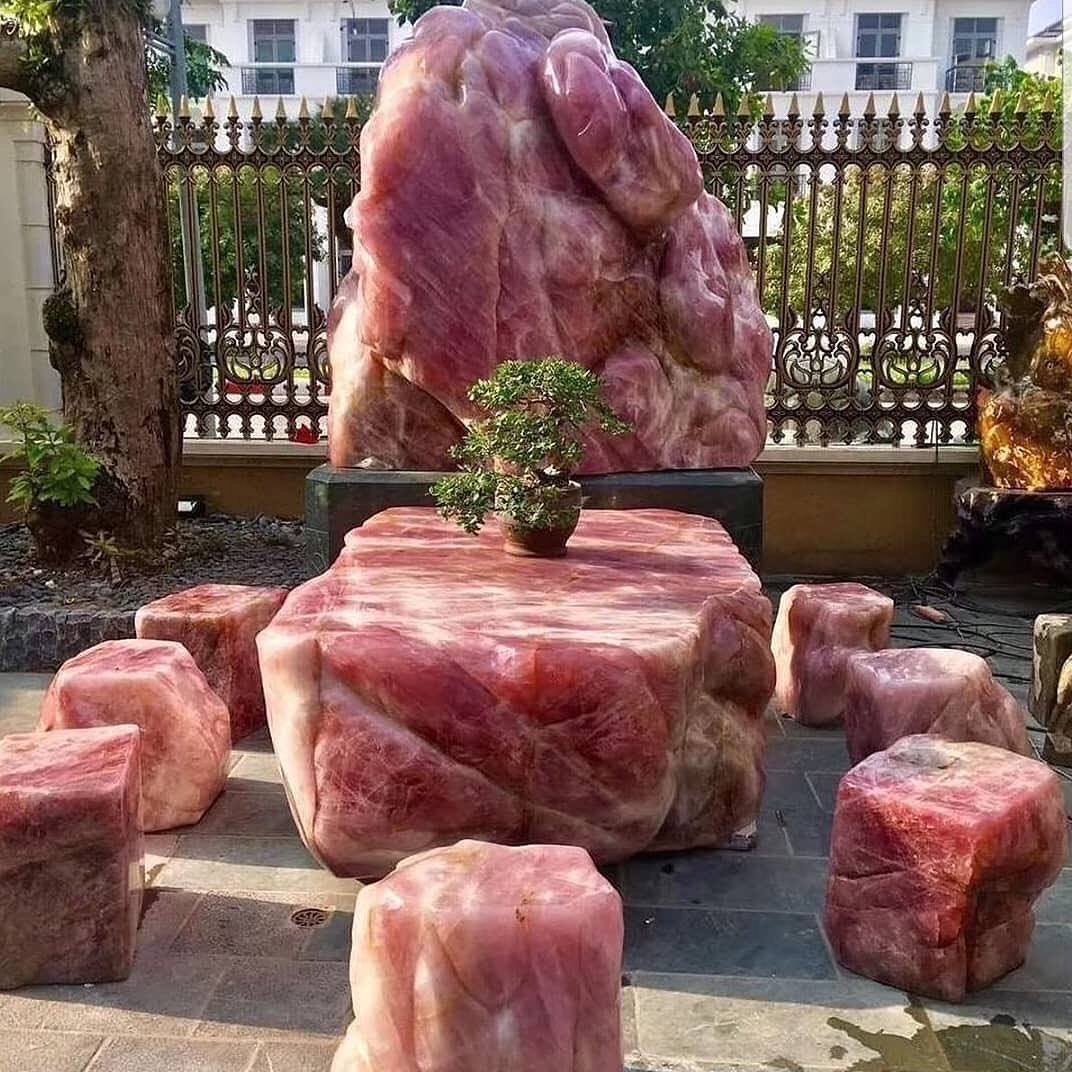 EuropaCured's tweet photo. Okay, who else totally wants this table that looks like giant chunks of meaty goodness??? https://t.co/jxpG53uI6Z