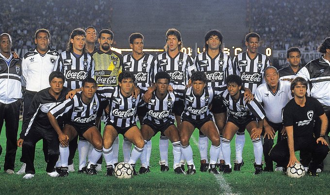 O Botafogo Bicampeão Carioca, exatamente 30 anos atrás, 1x0 em cima do Vasco.
Em pé: Paulo Roberto, Ricardo Cruz, Carlos Alberto Santos, Wilson Gottardo, Gonçalves e Renato.
Agachados: Dozinete, Luisinho, Valdeir, Djair e Carlos Alberto Dias, autor do gol do título.