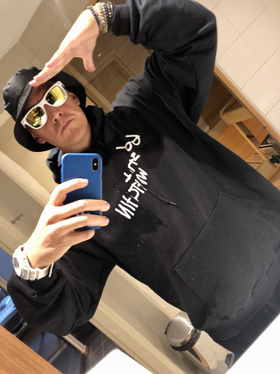 seopetriii's tweet photo. STILL WATCHIN 😎 #keskiviikko #kamerahoro #klik #räpsfilmaten #selfiewhore #teenmirror #teinipeili #peilipetri #gofuckyourselfie #kylänyselfienkerkeeottaa #vessaselfie #finnishgirl #duckface #sexybody #fitnessbaby #bootylicious #hotpants #belfie #sexylady https://t.co/PY8hpmwp2W