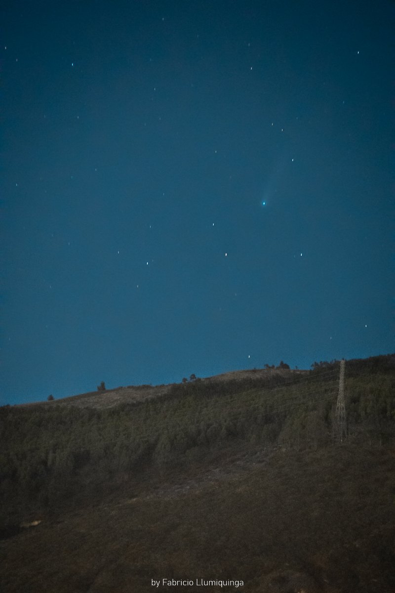 elckyn775's tweet photo. Paso del cometa #NEOWISE visto desde la ciudad de #Quito. 🤗. #quedatencasa. https://t.co/9hpnL9dKgI
