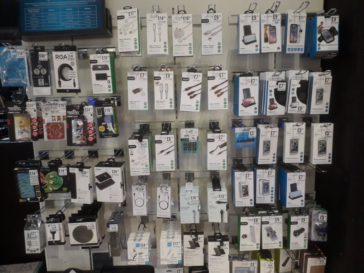 hmvColchester's tweet photo. π΄π #hmvSummerTech π΄π
#savings galore. Check out #technologydept next to the #tills for our full range of #turntables #earphones #headphones #bluetooth #wired #cables #powerbanks #storage @CulverSquare #Colchester #JamieOliver #kygo #marley #roam #skullcandy #vivanco #veho https://t.co/FgjD5PfYWU