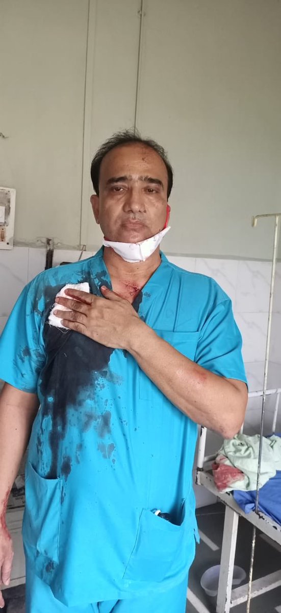 docraviw's tweet photo. Shameful Attack On Doctor in Latur
29/7
Relatives of a Critically ill COVID patient who succumbed later attacked renowned Dr Dinesh Verma at Alfa Hos today morning. Dr Verma was critically wounded by a knife. His condition is stable now. https://t.co/3LGxdP7ot4