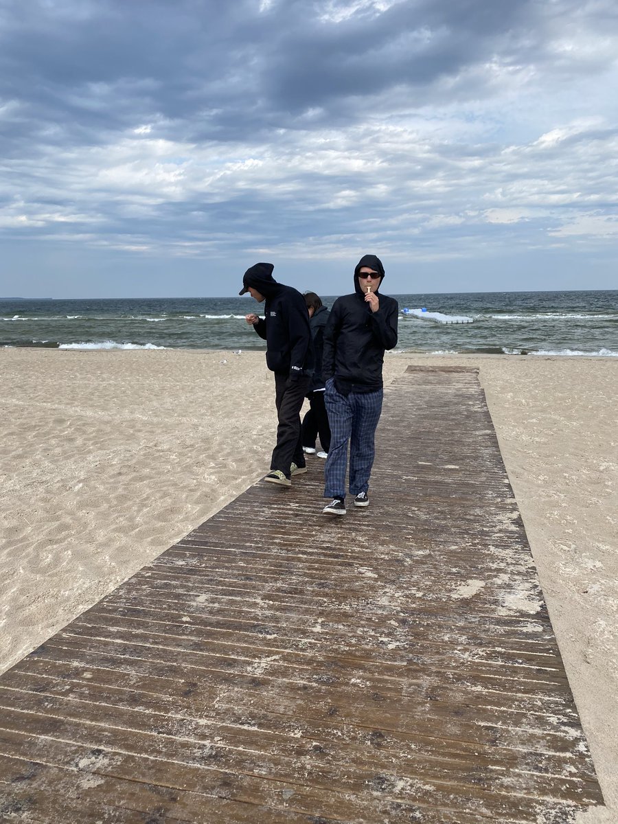 Reimerz's tweet image. Island life 🍈