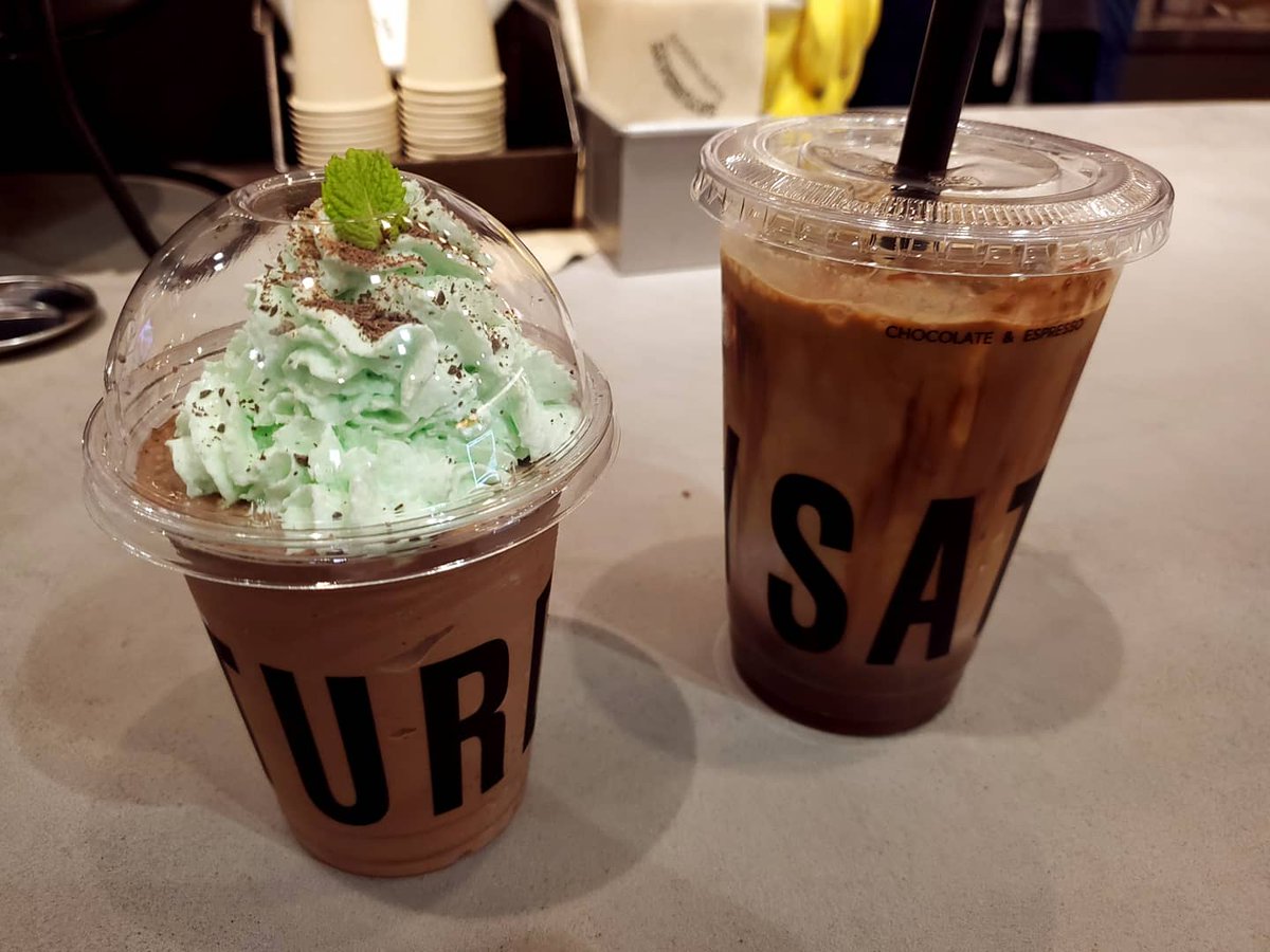 funi_AJITO's tweet photo. (*´・ω・`)=3歩き疲れたので休憩
#saturdaysstand #カフェモカ #チョコミント https://t.co/P2qe9zVS0S