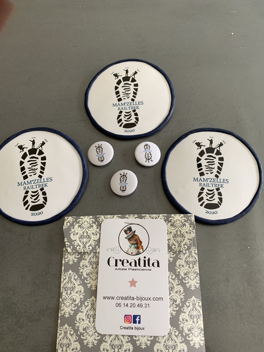 MRailtrek's tweet photo. Fini le papier, place à la réalité, voici notre logo mise en beauté grâce à Creatita bijoux.
N’hésitez pas à aller jeter un coup d’œil 👀sur son site:
https://t.co/qT4g7myetf
#TeamSncf #badge #bijoux #creationartisanale #patepolymere #merci #creatita #objectif @Trekrosetrip https://t.co/pHK9Ddif95