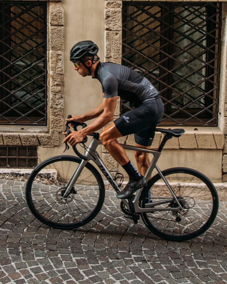 Basso Astra add to the prestigious structure of the new model several design characteristics most commonly seen in higher priced offerings. You have not only a podium worthy race bike but one that represents a fantastic value proposition.

#RideBetterRideBasso