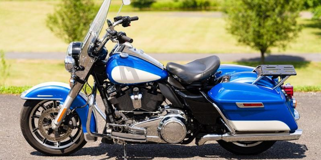 2018 Harley-Davidson® FLHP Road King® Police. ✔️Numerous features. 🤯Only 11,968 miles for $16,495! See more pics chopperexchange.com/1046214

#ChopperExchange #HarleyDavidson #RoadKing #RoadKingPolice #HarleyDavidsonAddicts #HarleyLife