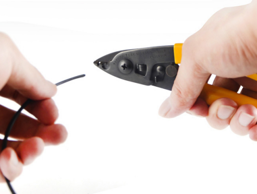 YataiCo's tweet image. Fiber cutter

The CFS-2 fiber stripper is used to peel 250um coating of 125um fiber.
The 1.98mm open pore at the top uses to peel 0.9mm tube of fiber optic pigtail.

Email: Info@ytdq.con.cn
Web: ytdq.com.cn/product
#fibercutter #fiberstripper #fibertoolkit #fiberoptictools