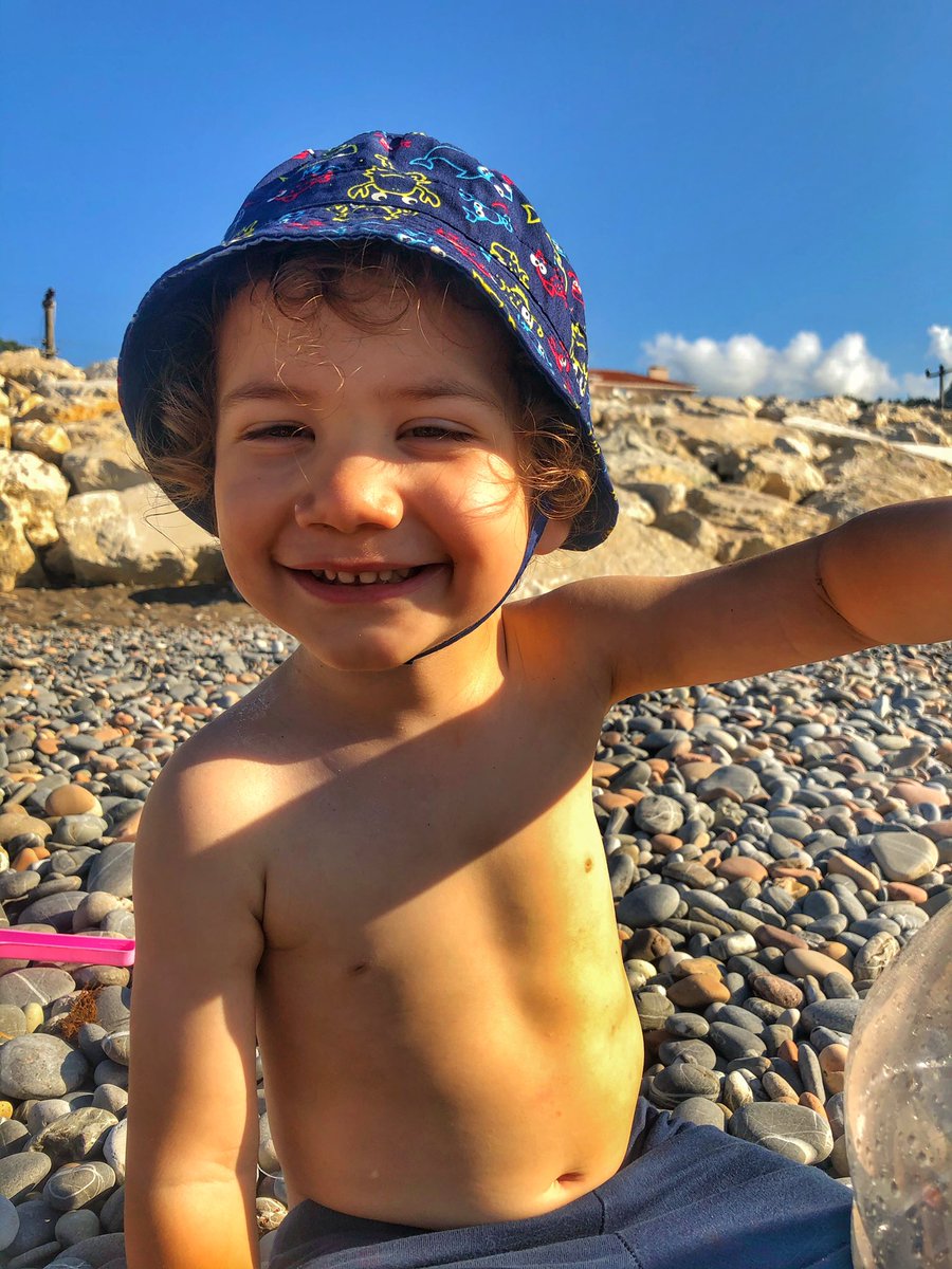 MSozenn's tweet photo. Sen gülünce içimde kelebekler uçuyor 🦋 https://t.co/bXyncSlMjB