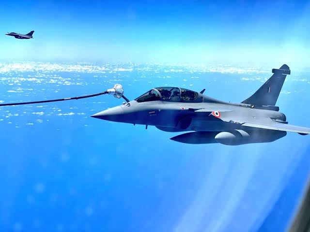बहुप्रतीक्षित फाइटर जेट राफेल आज भारत पहुँच रहा है ! भारत की भूमि पर लड़ाकू विमान रफाल का स्वागत ! PM <a href="/narendramodi/">Narendra Modi</a> जी व रक्षा मंत्री <a href="/rajnathsingh/">Rajnath Singh</a> जी के नेतृत्व में देश की सैन्य शक्ति में यह इजाफा गर्व की बात है !
Touch the sky with Glory..........
#RafaleInIndia 
<a href="/IAF_MCC/">Indian Air Force</a>