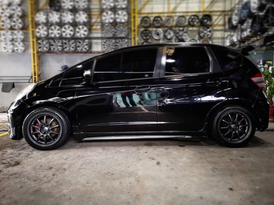 zc_rubber's tweet photo. Beef up your car with this gun metal!

#Westlake #SuperAce #SA57 205/45/16 mounted on Honda Jazz, perfectly iron man.

Pics from Instagram@rnrautodetail

#Westlaketyres #Westlaketires #SA57 #UHP #zcrubber https://t.co/Jsdp9RHUwD
