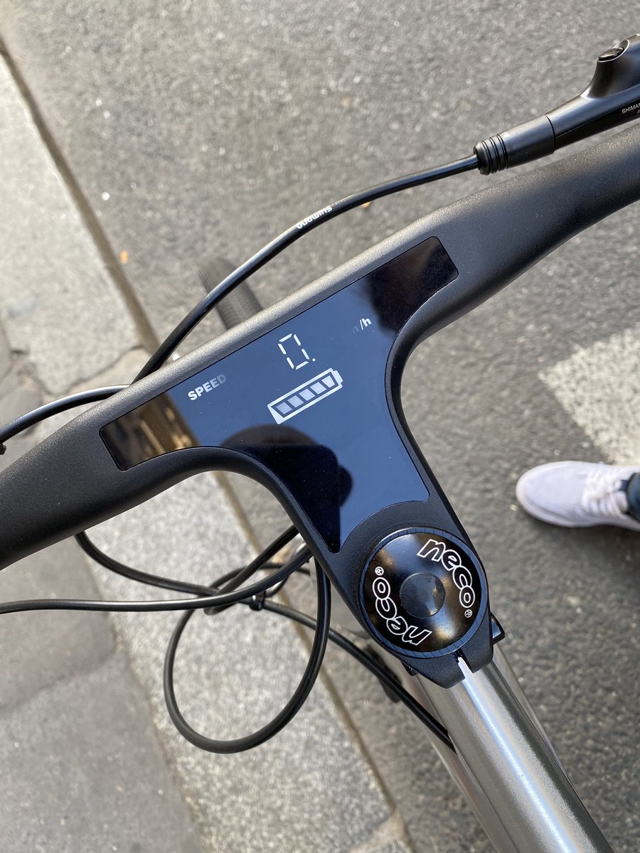 gonzague's tweet photo. Toujours en parlant vélo hier Thomas de @beastybike m’a fait essayer ce vélo de la marque @WattFietsen .. à assistance électrique , mega classe je trouve 😍 https://t.co/NaOpXPAk4k