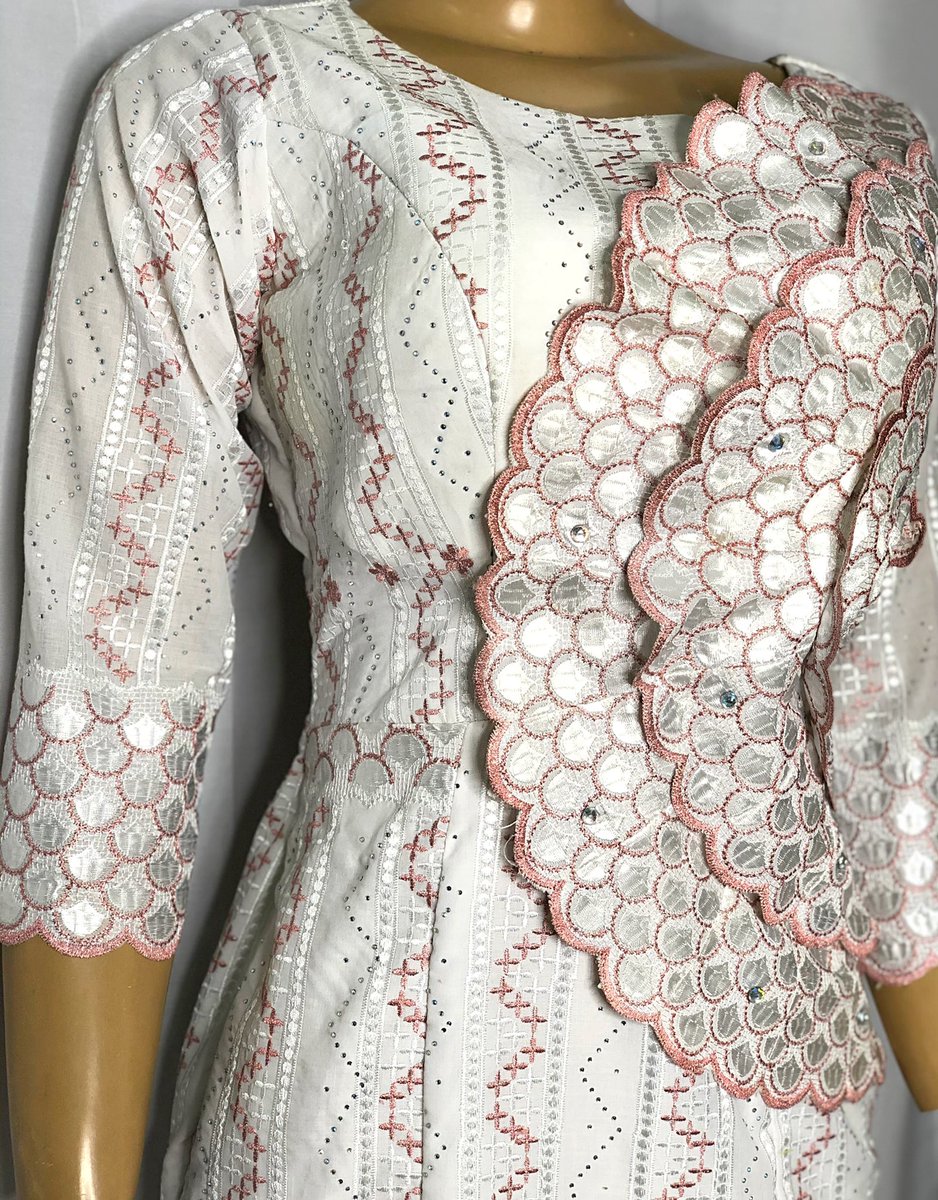 Shumar_atelier's tweet photo. Pattern work ๐๐
#shumaratelier #bespoke #eidseries2020 #shumareidseries https://t.co/Niv9FvIZEJ