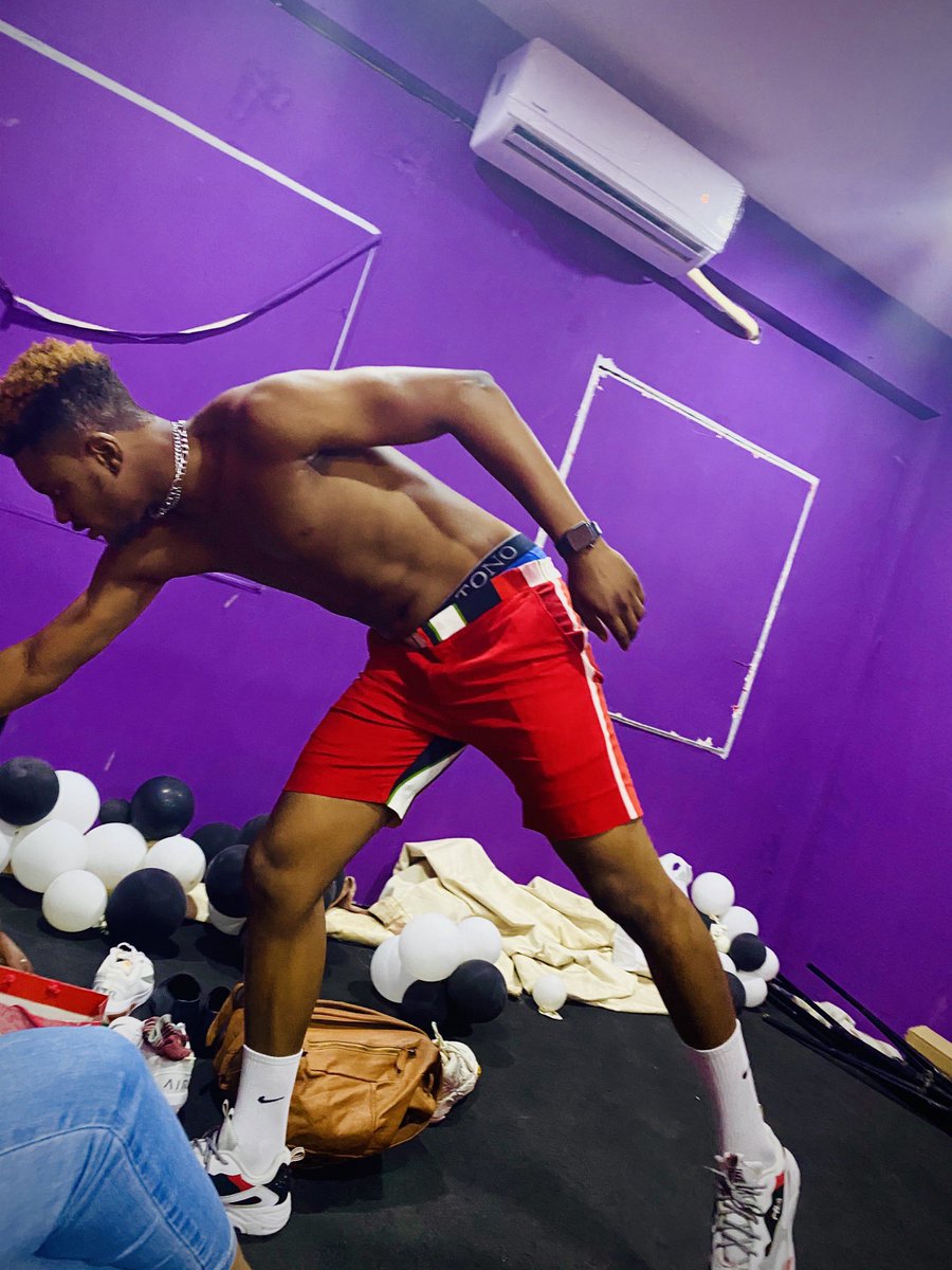 NchaNnamdi's tweet image. Athlete or Artist ? 💁🏽‍♂️