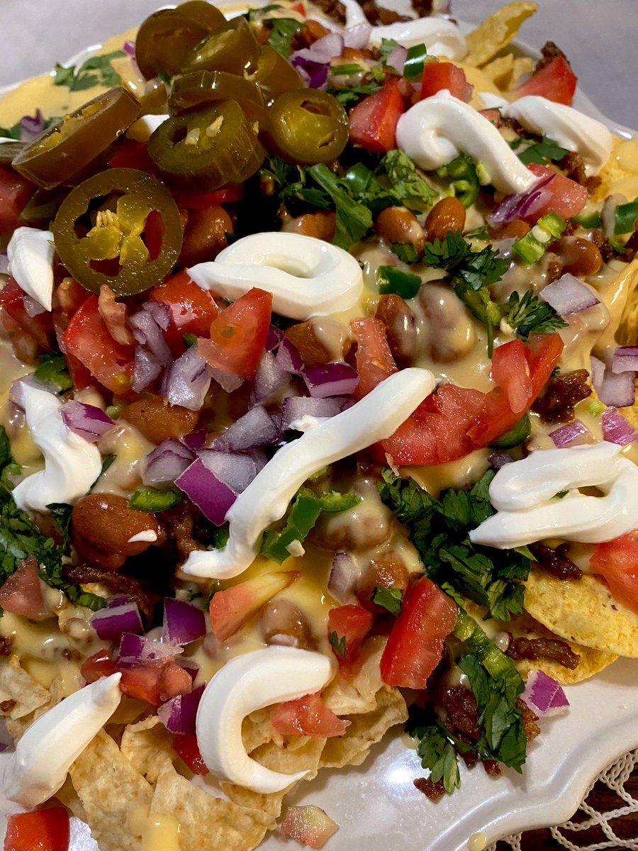 hektr's tweet photo. The nachos me and @Giaa_Marieee made today where honestly so iconic ... i have the best times cooking chatting and having cocktails with people i love #FavoritePassTime https://t.co/G152rW5X0q